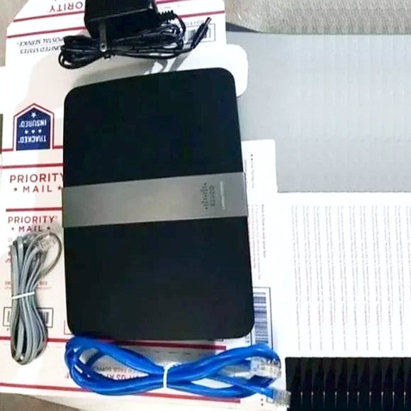 Linksys EA4500 App Enabled N900 Dual-Band Wireless Router with Gigabit and USB - Picture 2 of 3